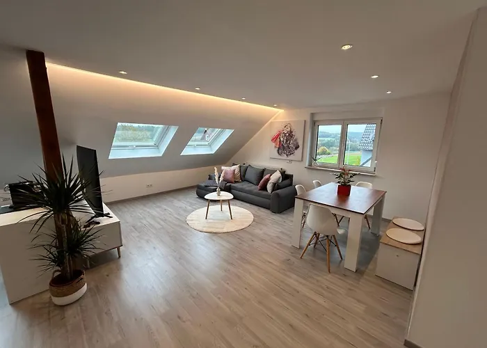 Schoene, Neu Renovierte Wohnung